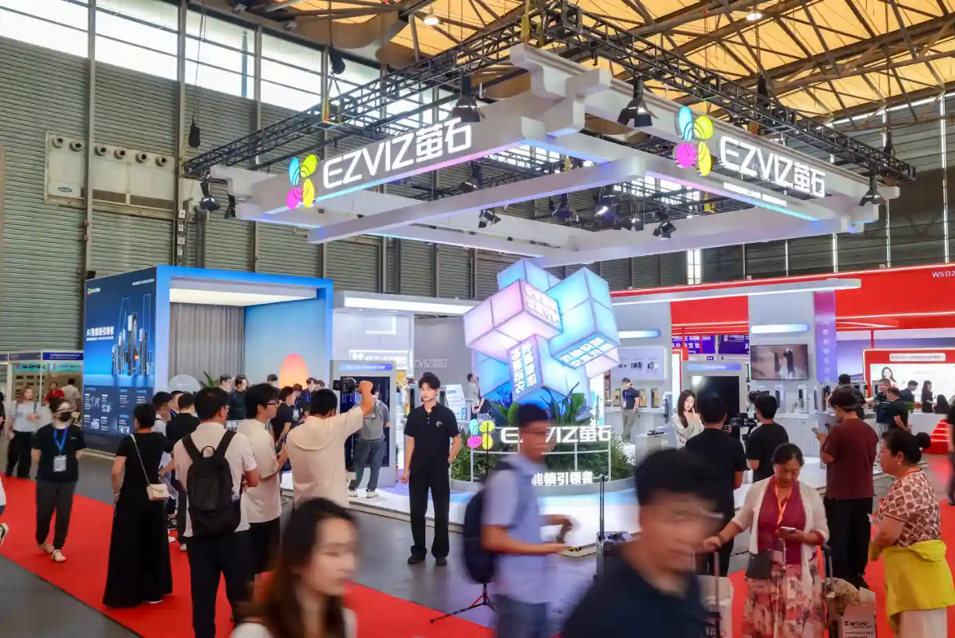 AI智能锁领军者萤石亮相2025中国国际五金展，硬核科技引领行业新未来