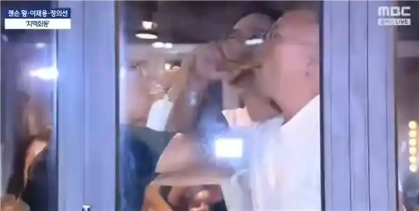 黄仁勋韩游记：炸鸡交杯酒，与三星、现代大佬共叙风云