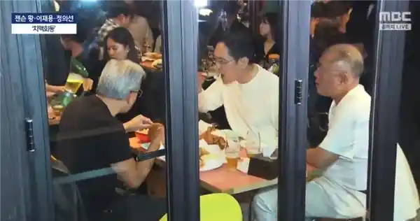 黄仁勋韩游记：炸鸡交杯酒，与三星、现代大佬共叙风云