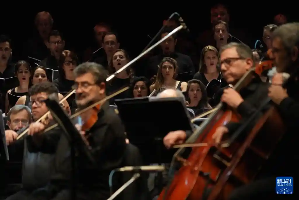 百年交响再续辉煌——阿根廷科隆剧院管弦乐团与合唱团庆典音乐会盛大举行