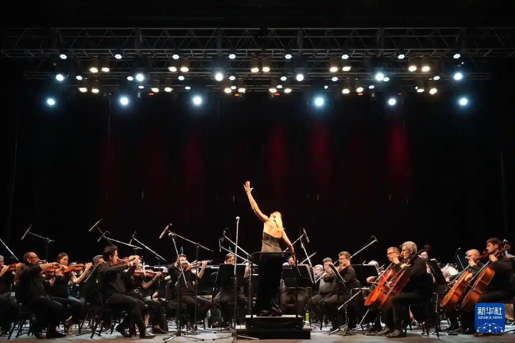 百年交响再续辉煌——阿根廷科隆剧院管弦乐团与合唱团庆典音乐会盛大举行