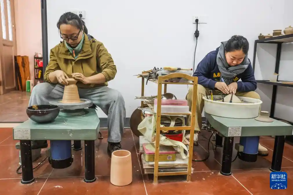 慈溪艺术村爆火出圈：泥土里长出的文创经济新范式