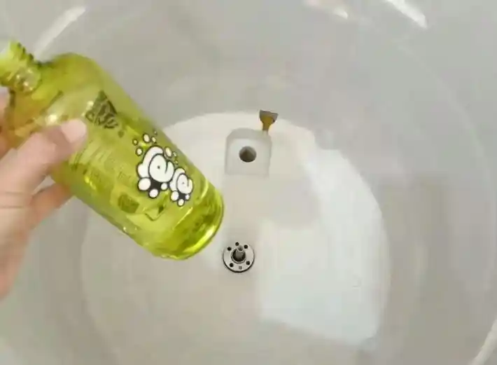 老洗衣机清洁新妙招，别再乱用桶自洁！小天鹅TG100V618PLUS这样洗最有效