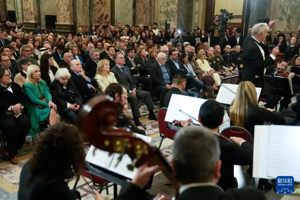 乌拉圭独立200年盛典:音符跃动,奏响自由百年交响