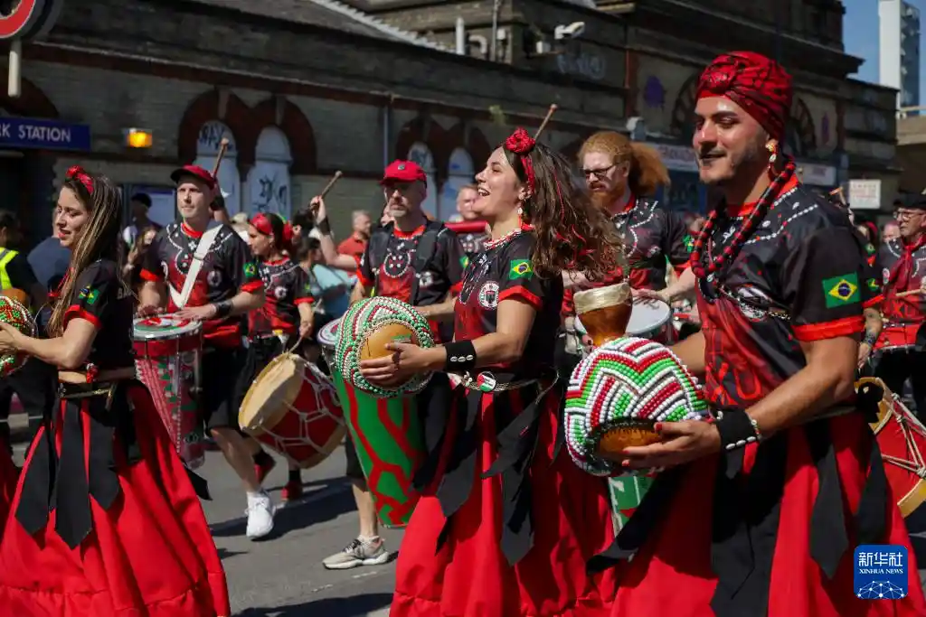 狂欢盛宴落幕!诺丁山街头派对点燃伦敦夏末激情