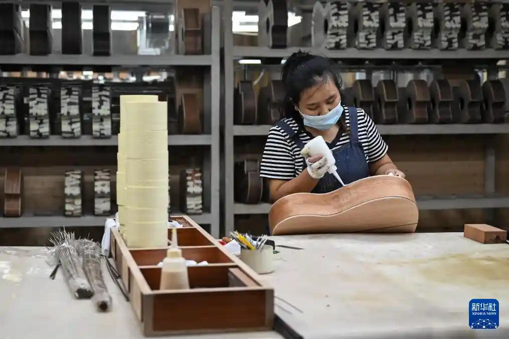 琴动松滋:一把吉他奏响中国产业新乐章