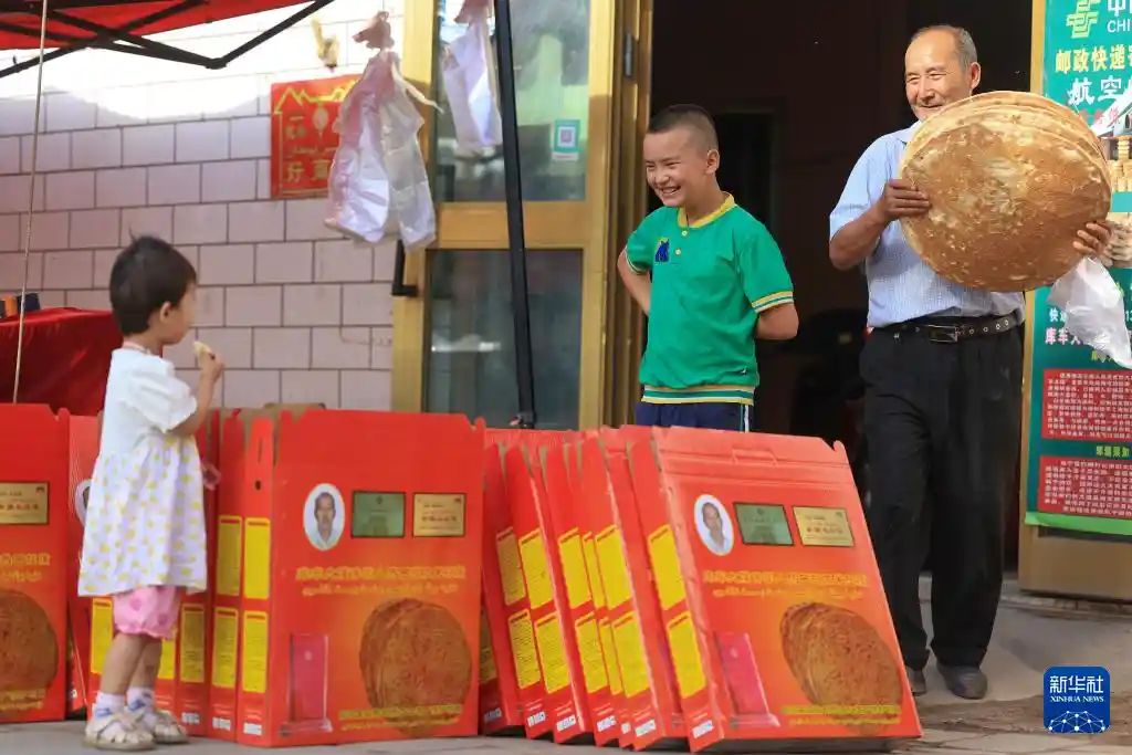 天山七十载新篇 馕香古技焕异彩