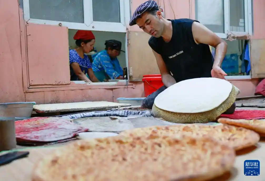 天山七十载新篇 馕香古技焕异彩