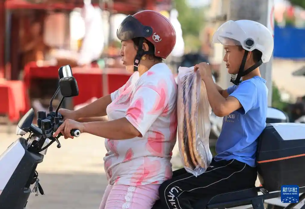 天山七十载新篇 馕香古技焕异彩