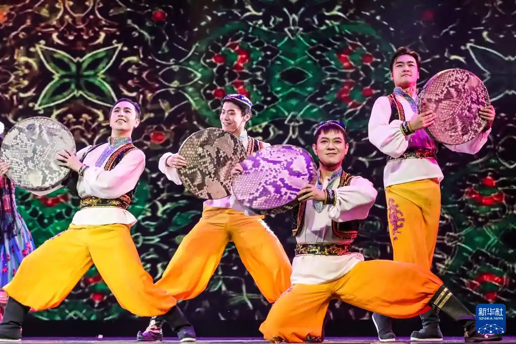 丝路韵动·文明共舞：敦煌文博会文艺演出彰显文化交融新魅力