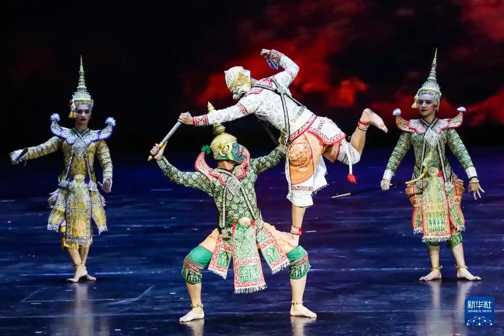 丝路韵动·文明共舞：敦煌文博会文艺演出彰显文化交融新魅力