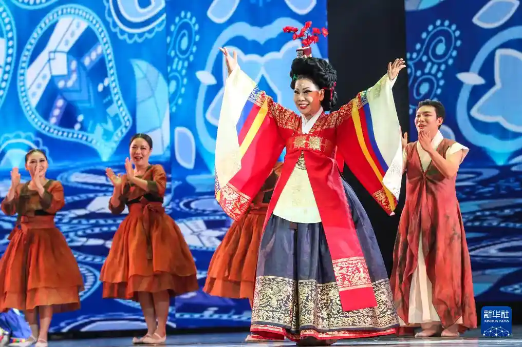 丝路韵动·文明共舞：敦煌文博会文艺演出彰显文化交融新魅力