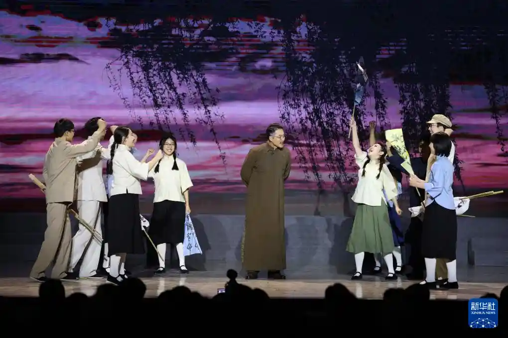 爱国三问走进校园，天津师生共上一堂生动话剧思政课