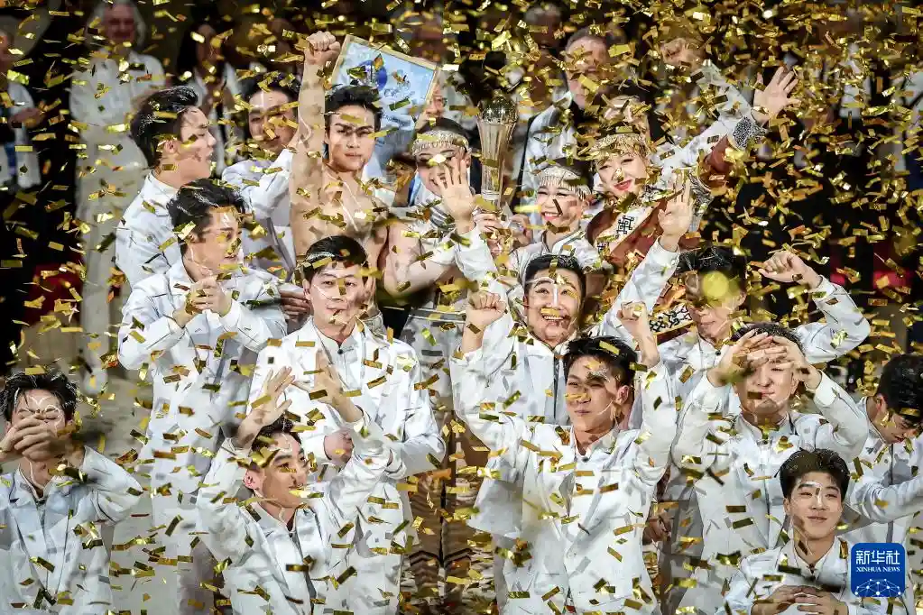 中国杂技团震撼夺魁布达佩斯国际马戏节