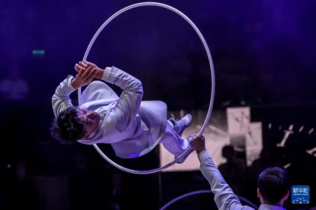中国杂技团震撼夺魁布达佩斯国际马戏节