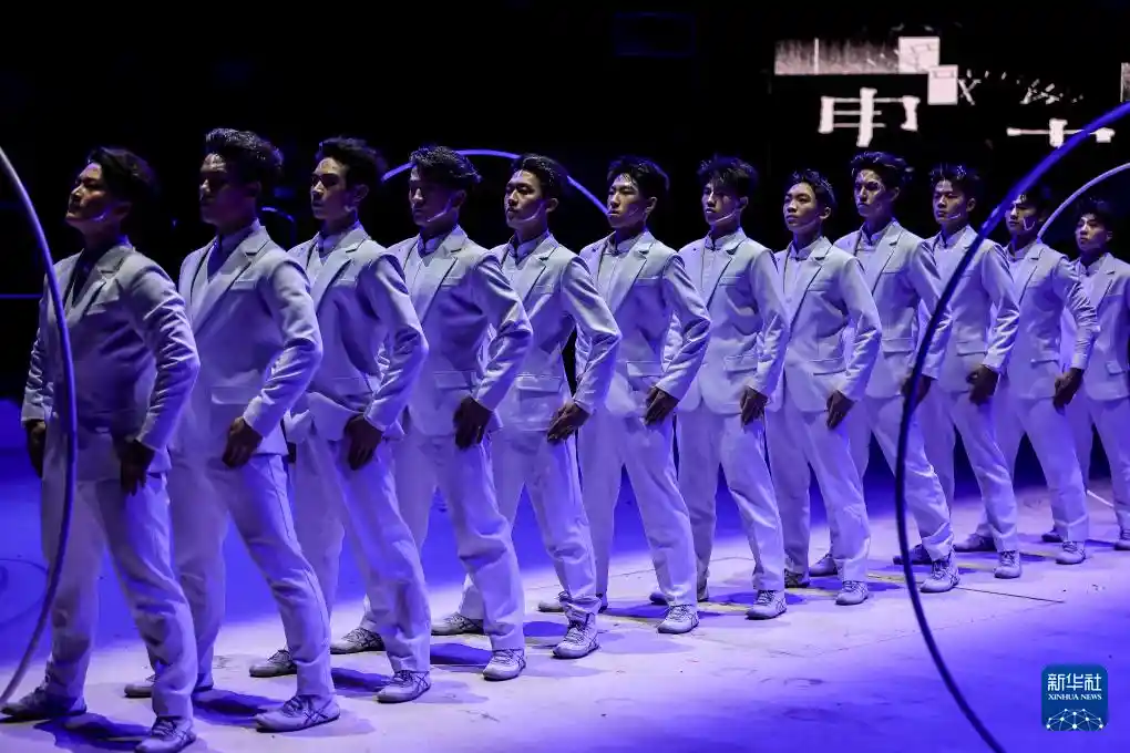 中国杂技团震撼夺魁布达佩斯国际马戏节