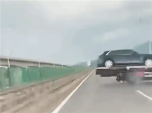 劳斯莱斯托运翻车引纠纷 车主代位索赔遭拒 法院终审判决出炉