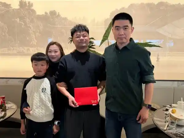 李想赴浙江海盐宴请救人车主：理想汽车再掀暖心风暴