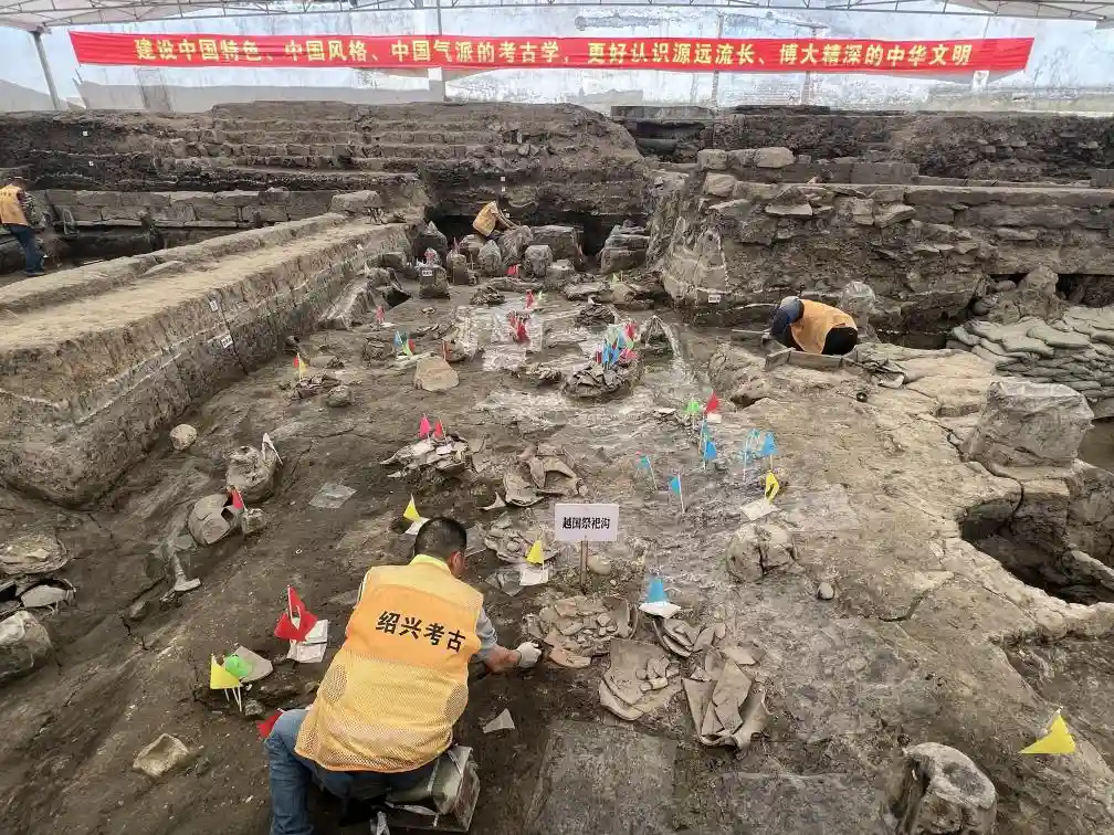 越都惊现！绍兴地下浮出2500年胆剑王城与汉晋衣冠秘境